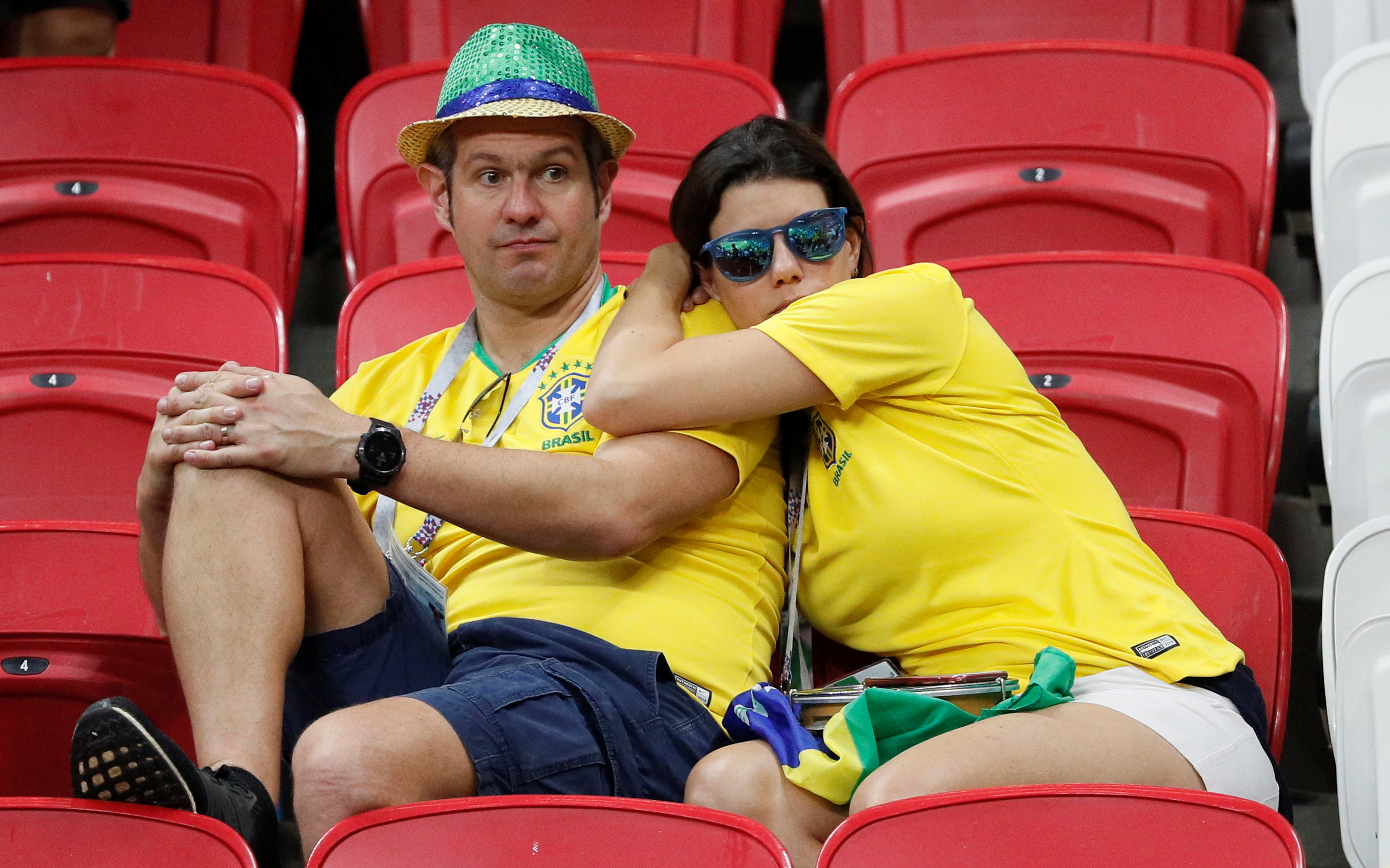 حزن الجماهير البرازيلية بعد وداع كأس العالم (8)