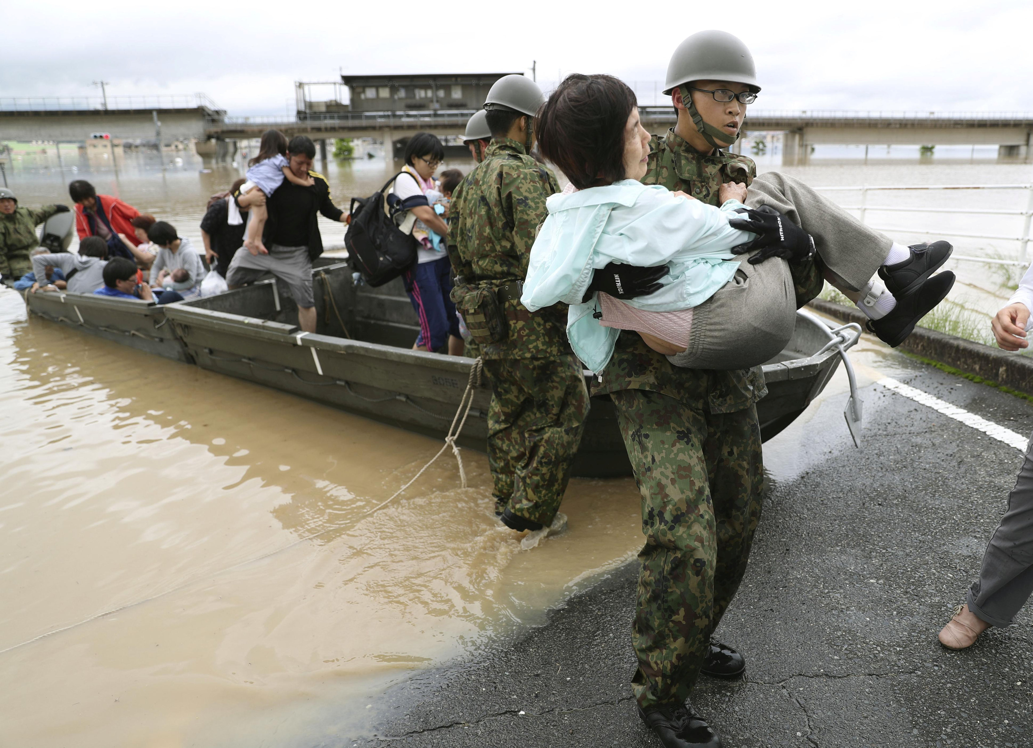 محاولات الإنقاذ مستمرة فى اليابان