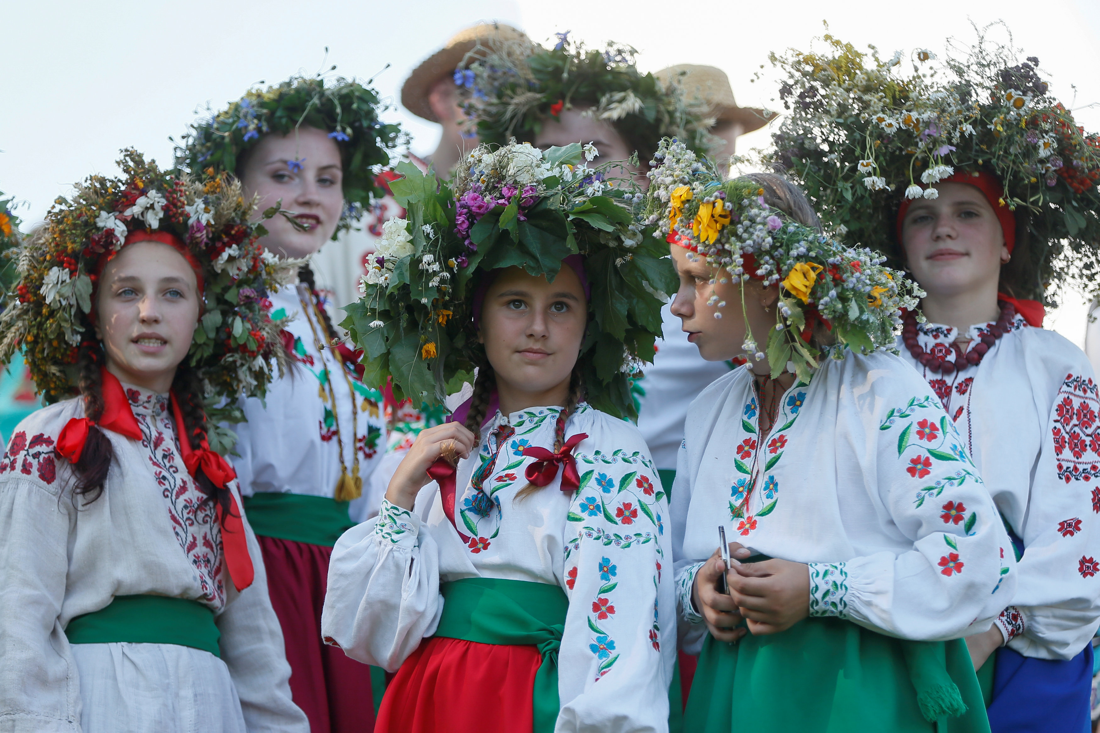 جميلات أوكرانيا يشاركن فى المهرجان