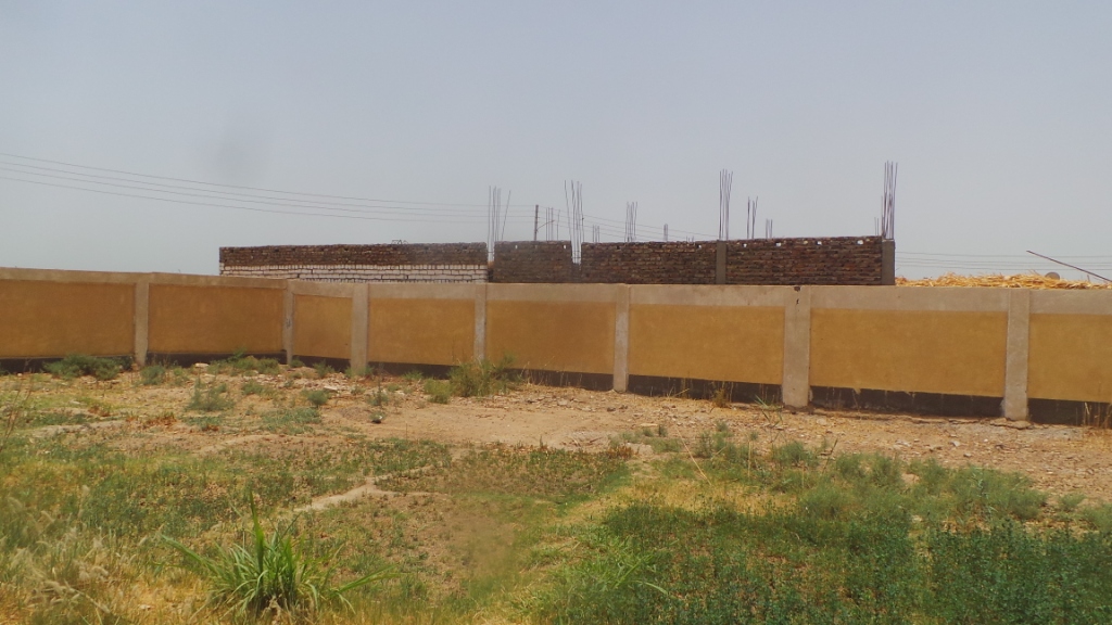 تعديات على سور الوحدة