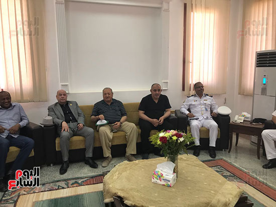 وفد برلمانى يزور مطار مطروح الدولى (9)
