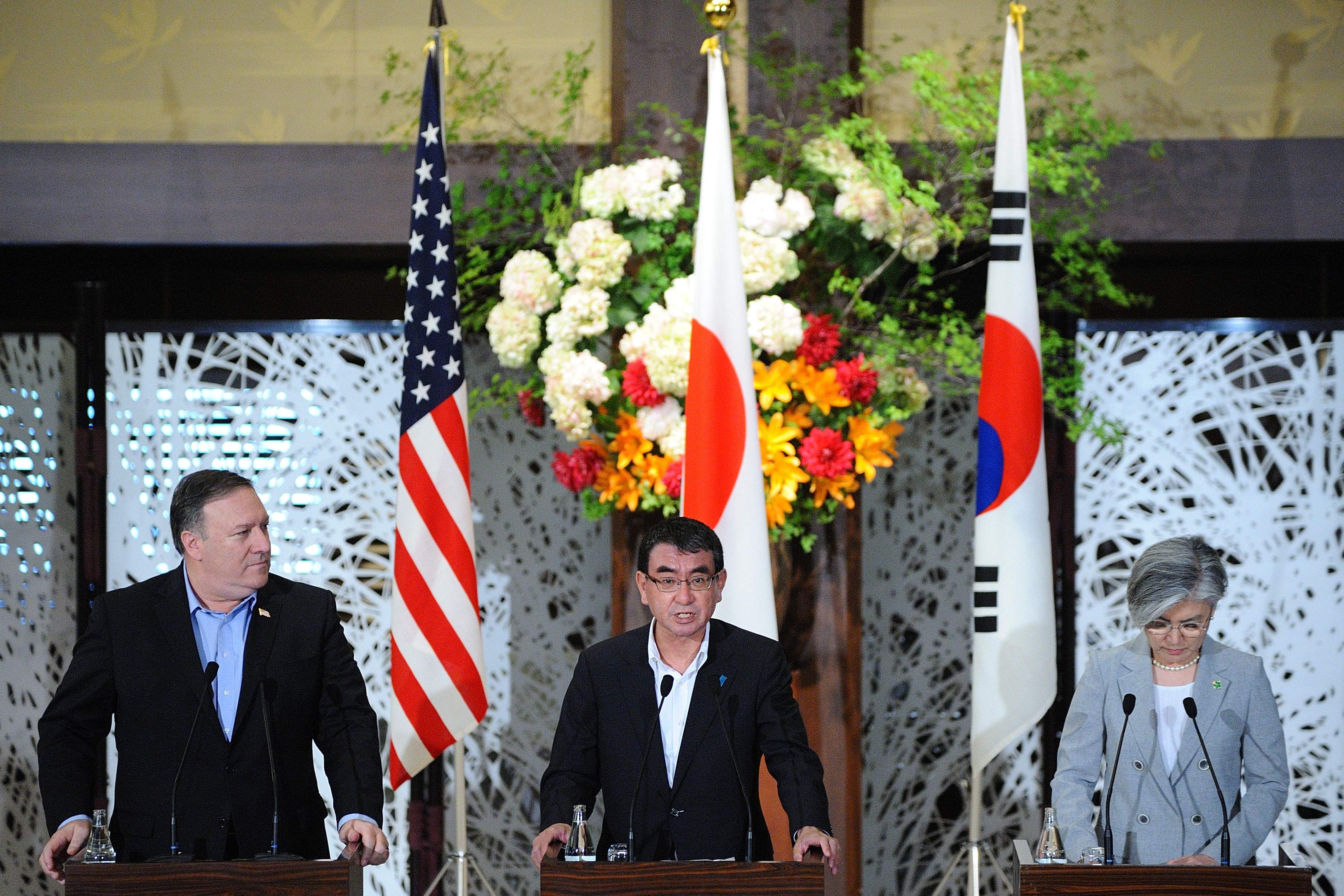 وزراء خارجية كوريا الجنوبية واليابان وأمريكا