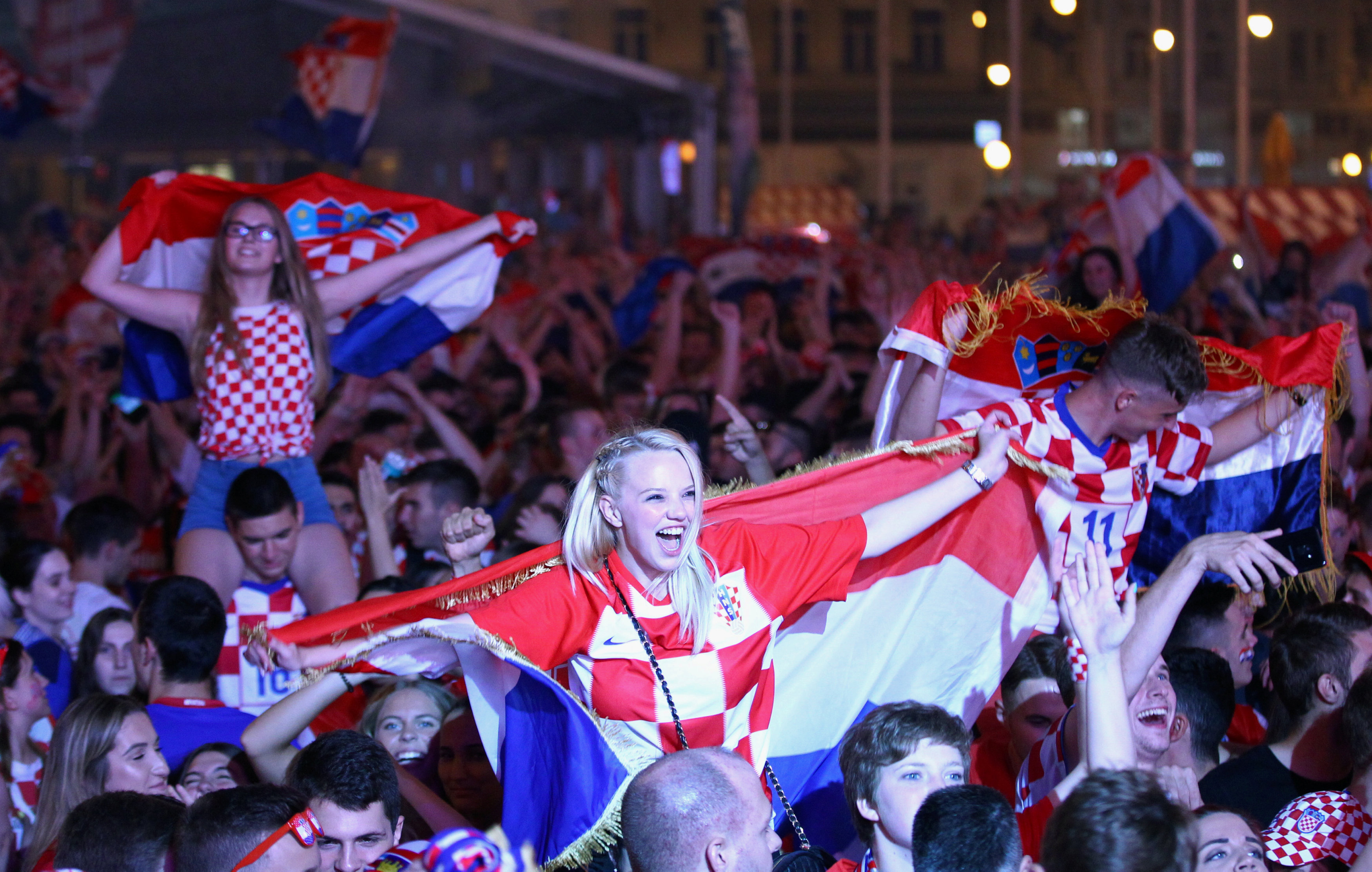 احتفالات منتخب كرواتيا بعد التأهل لنصف نهائي مونديال 2018 (3)