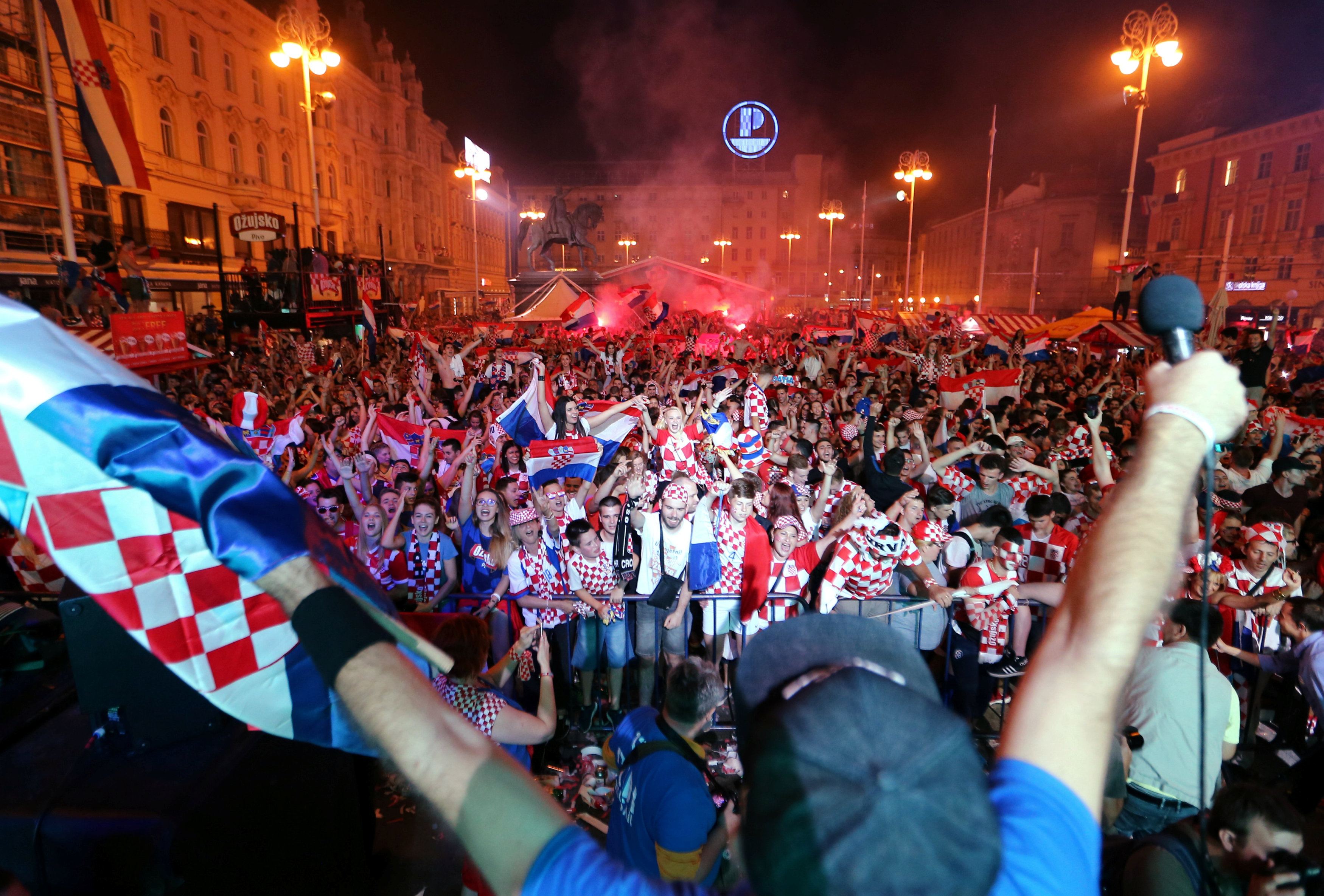احتفالات منتخب كرواتيا بعد التأهل لنصف نهائي مونديال 2018 (1)
