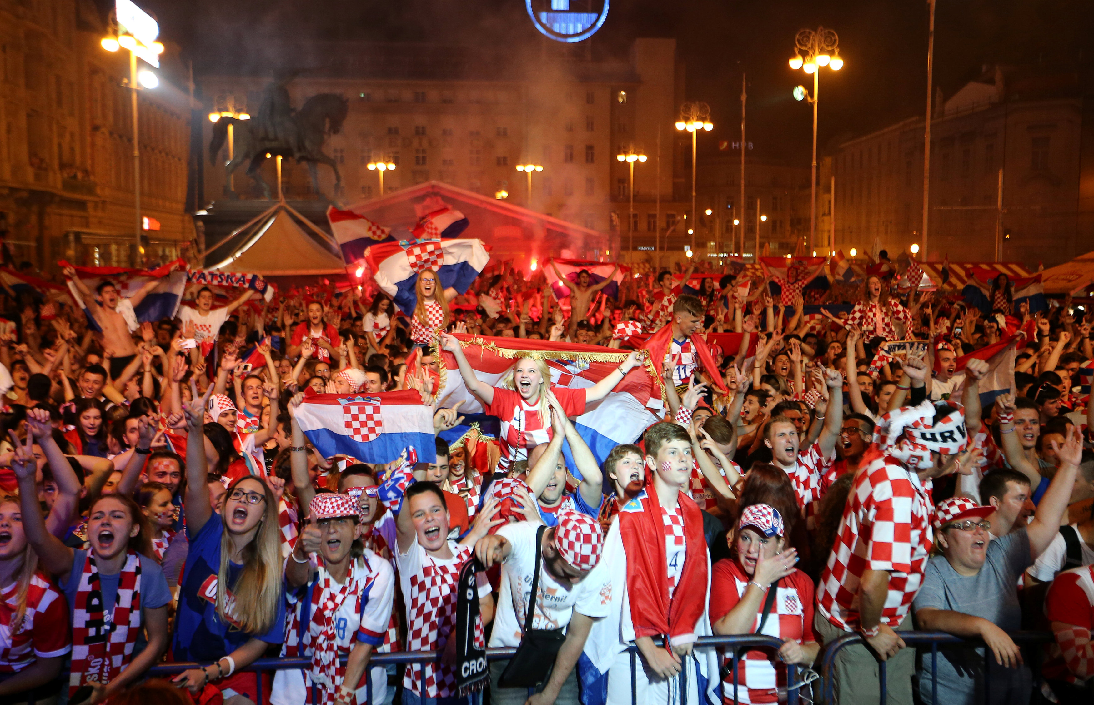 احتفالات منتخب كرواتيا بعد التأهل لنصف نهائي مونديال 2018 (2)