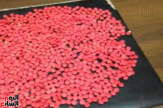 الأدوية والأقراص المخدرة يتصدران عمليات التهريب بمطار القاهرة (4)