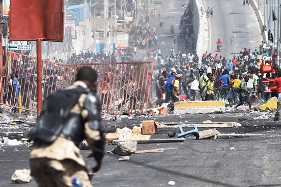 شرطة هايتى تطلق النار على المتظاهرين 