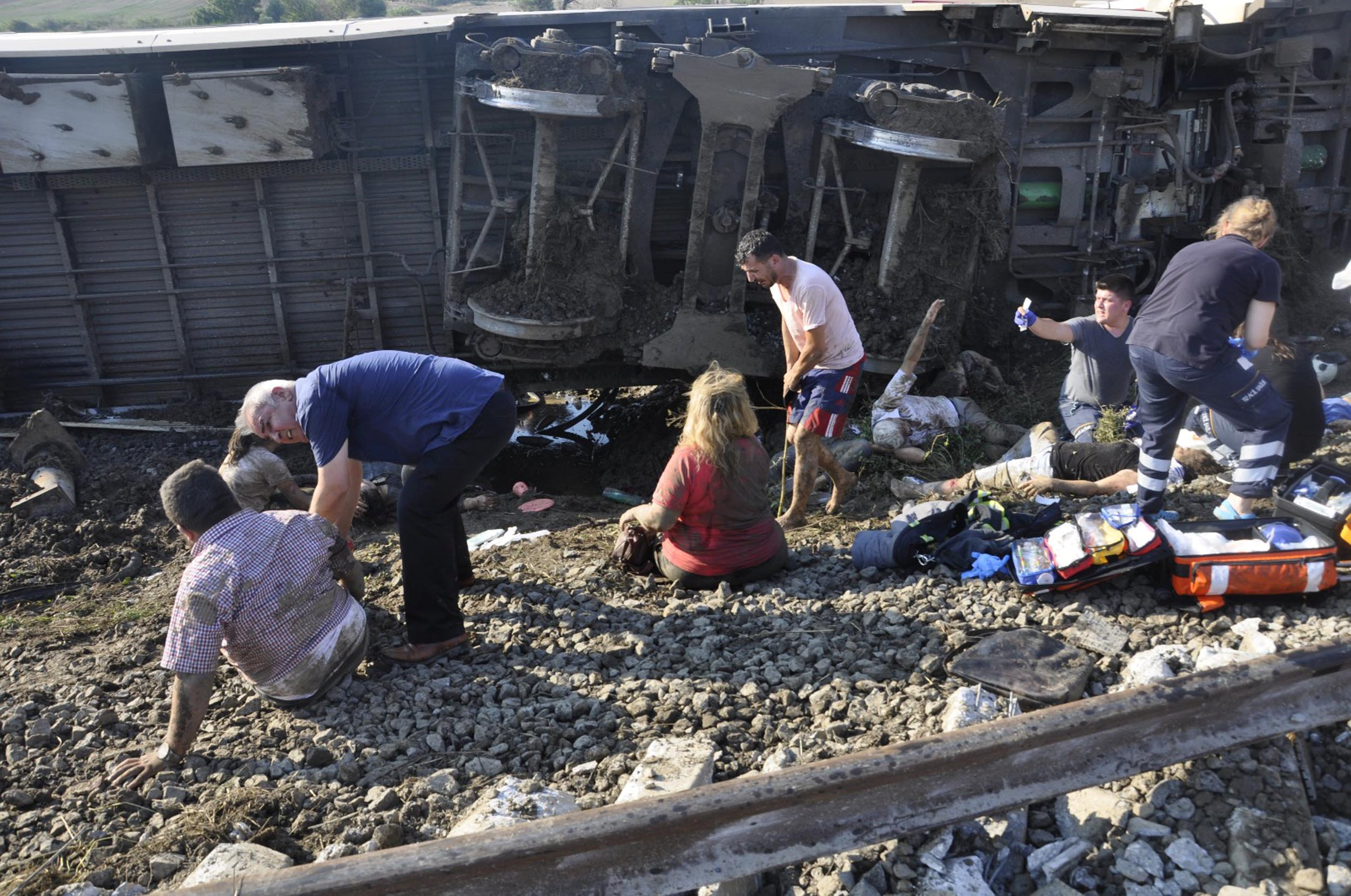 عدد من المصابين جراء خروج القطار عن مساره