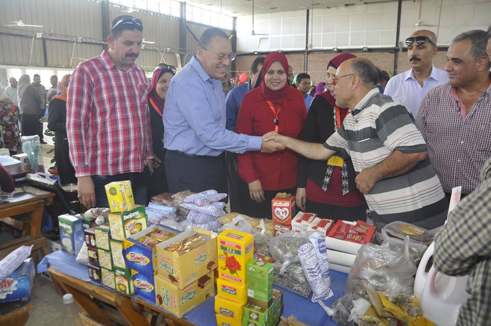 6- رئيس الجامعة يلتقى بالمنظمين للمعرض 6- رئيس الجامعة يلتقى بالمنظمين للمعرض