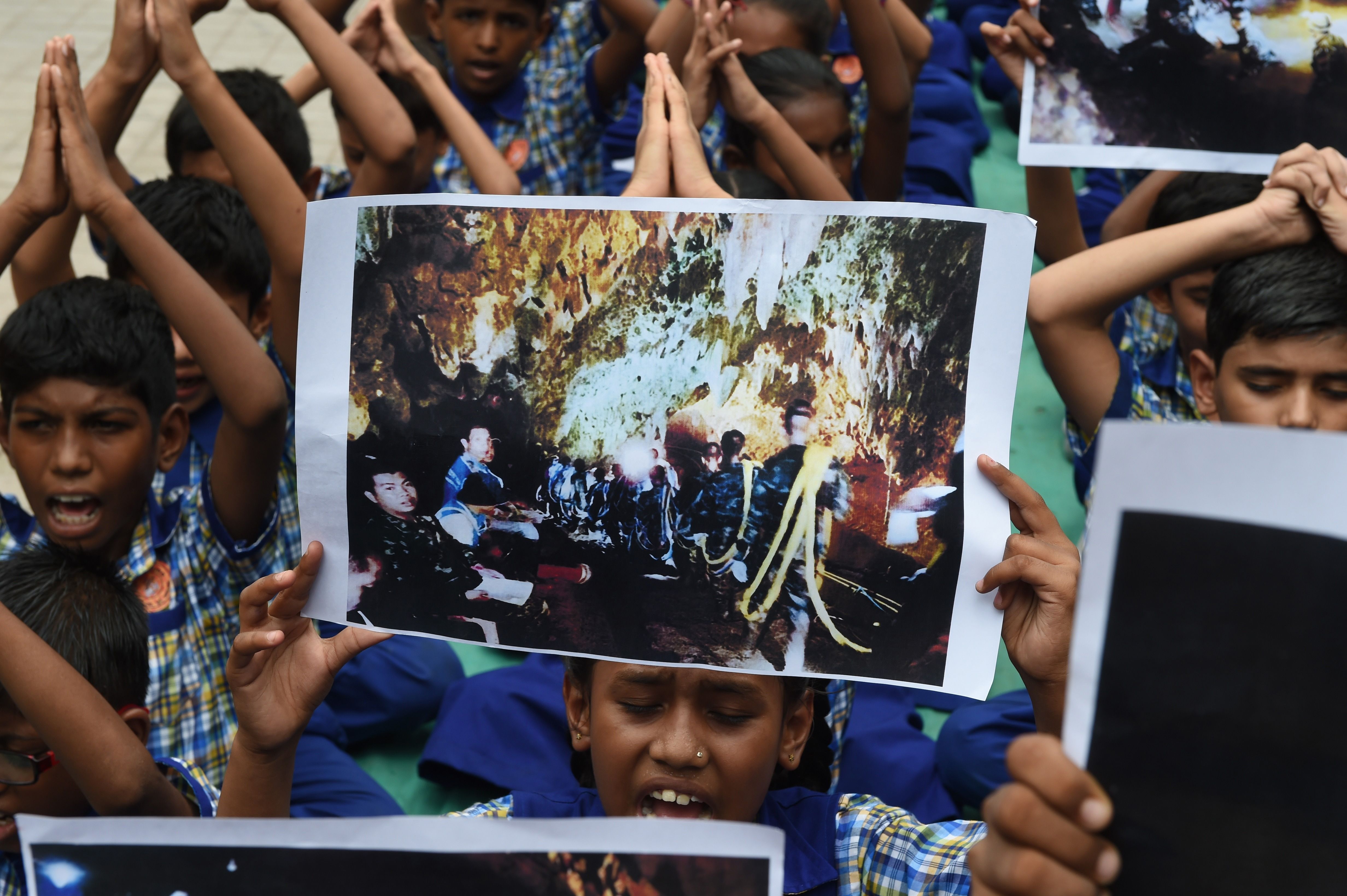 تضامن تلاميذ الهند مع أطفال الكهف
