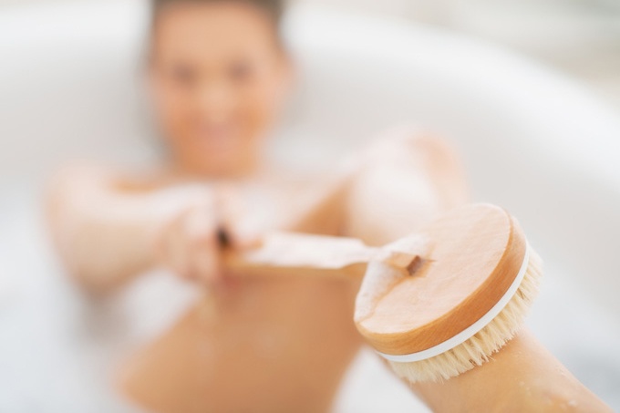 التدليك بفرشة جافة