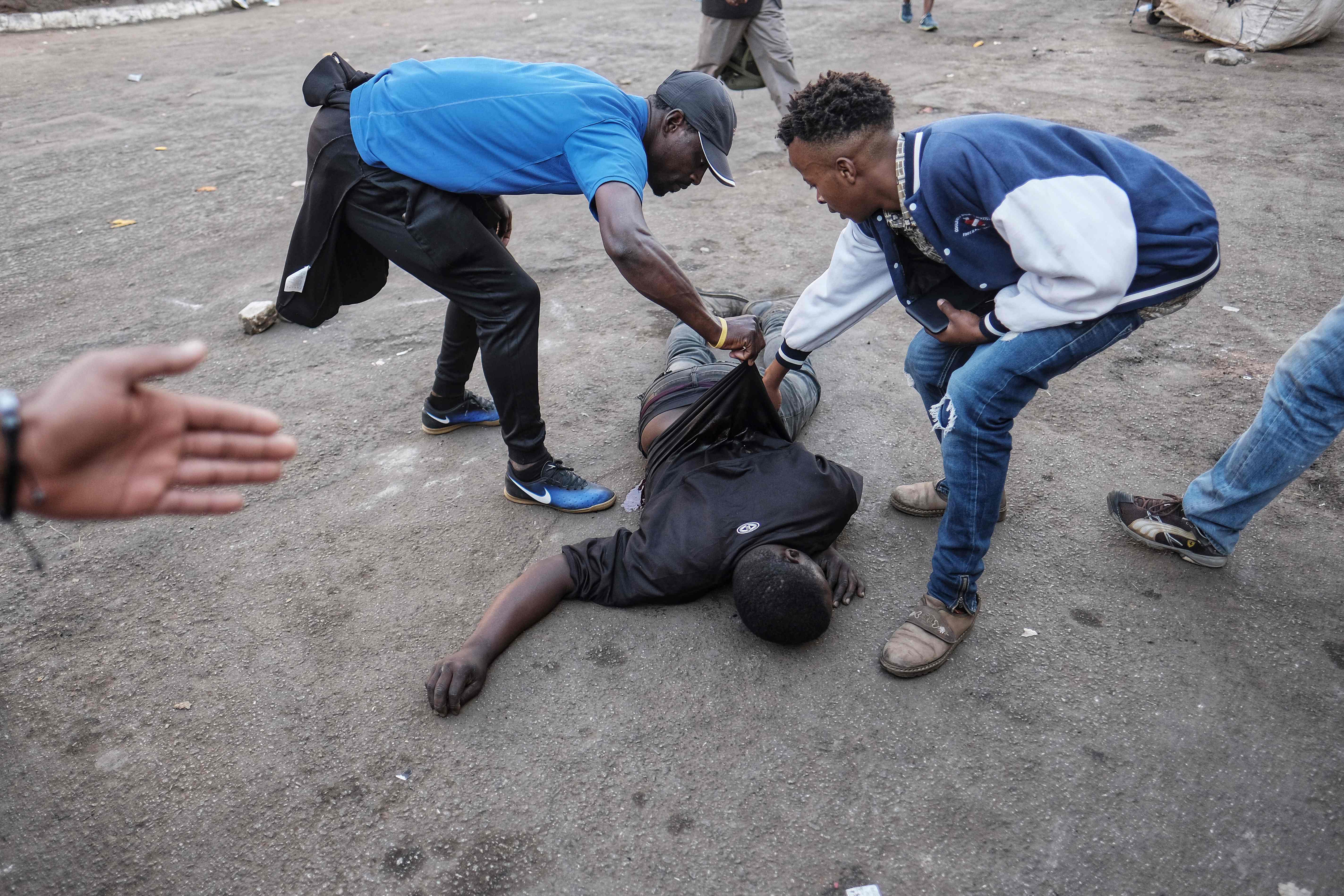 مقتل شخص فى احتجاجات بزيمبابوى