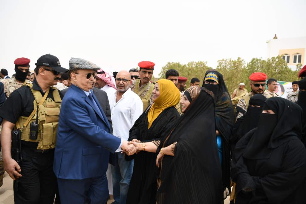 رئيس اليمن يصل المهرة لإطلاق مشروعات إعادة الإعمار بدعم من السعودية (8)