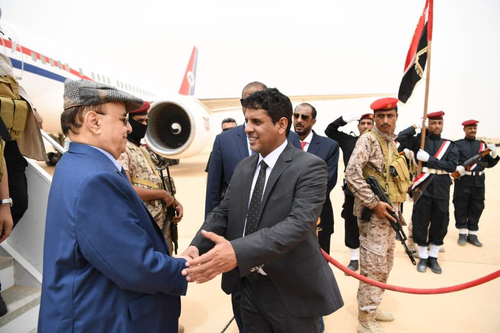 رئيس اليمن يصل المهرة لإطلاق مشروعات إعادة الإعمار بدعم من السعودية (1)