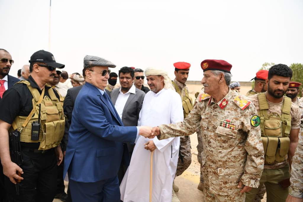 رئيس اليمن يصل المهرة لإطلاق مشروعات إعادة الإعمار بدعم من السعودية (4)
