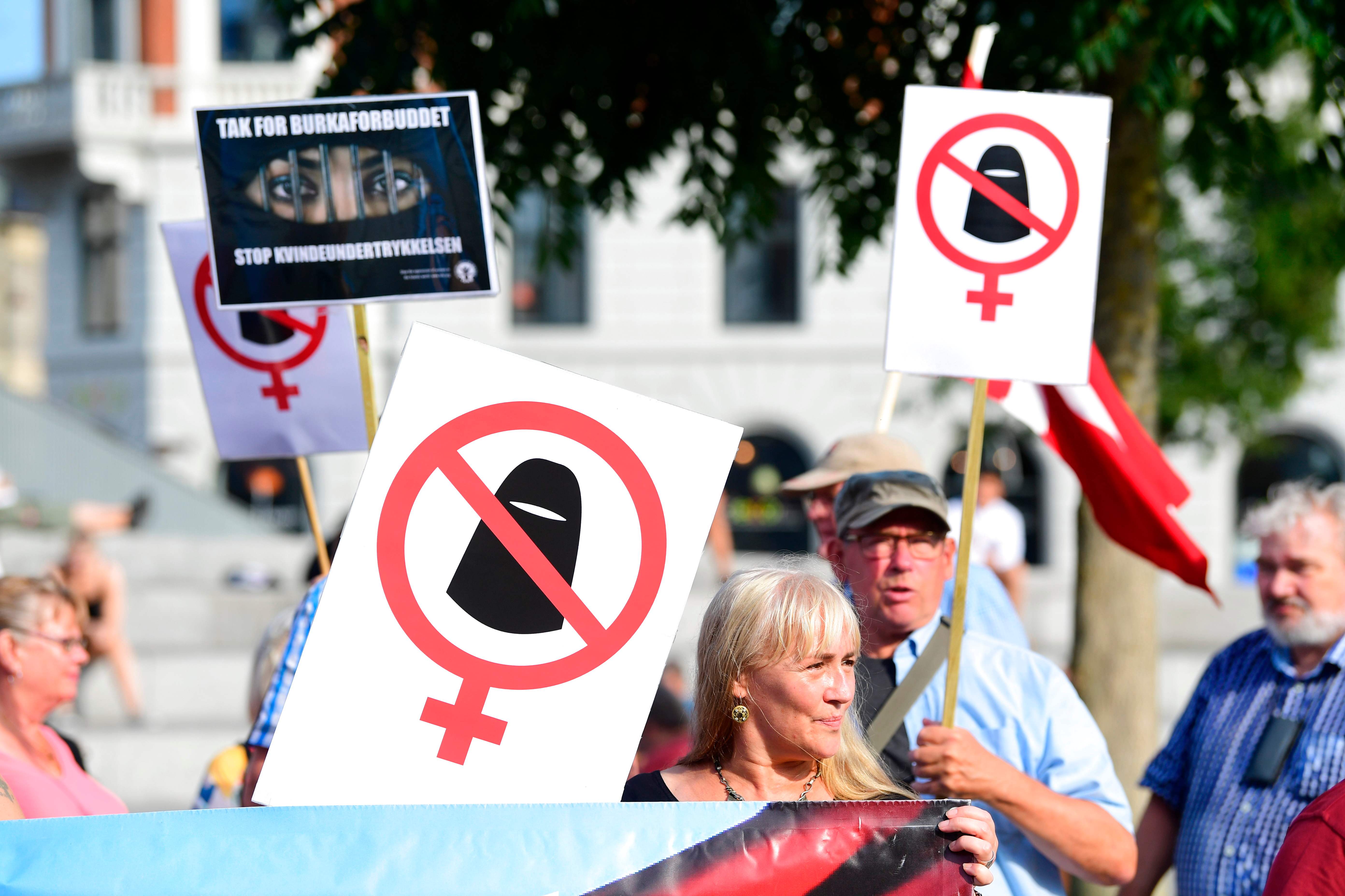 مظاهرات ضد قانون حظر النقاب فى الدنمارك