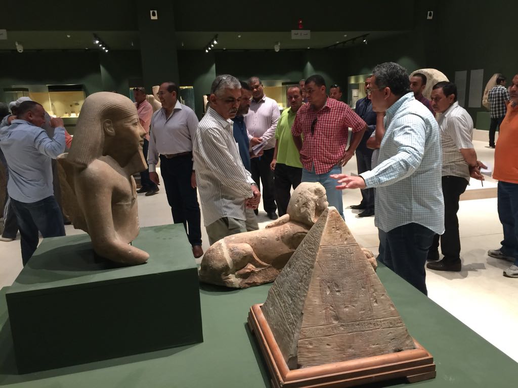 وزير الآثار يتابع أعمال متحف سوهاج لقرب افتتاحه (14)