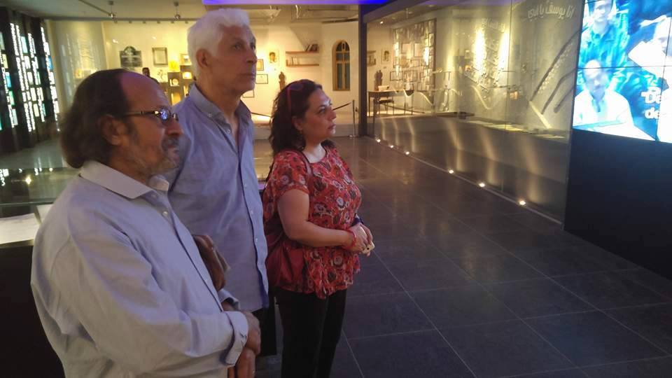 مها حسن والحبيب السالمى فى متحف محمود درويش