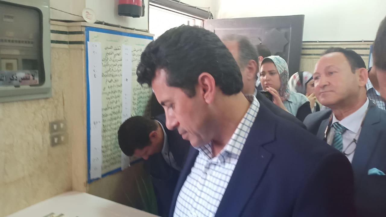 وزير الاوقاف والشباب والرياضة يفتتحان معرض الشئون الإسلامية بالإسكندرية (18)