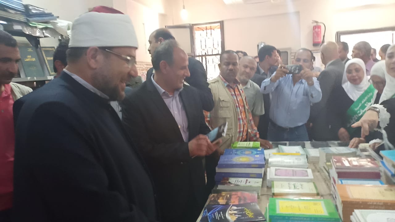 وزير الاوقاف والشباب والرياضة يفتتحان معرض الشئون الإسلامية بالإسكندرية (26)