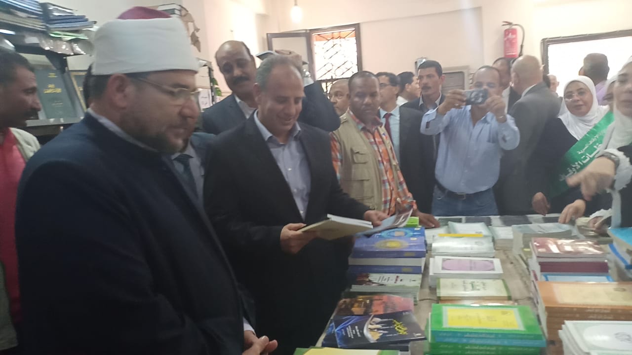 وزير الاوقاف والشباب والرياضة يفتتحان معرض الشئون الإسلامية بالإسكندرية (3)