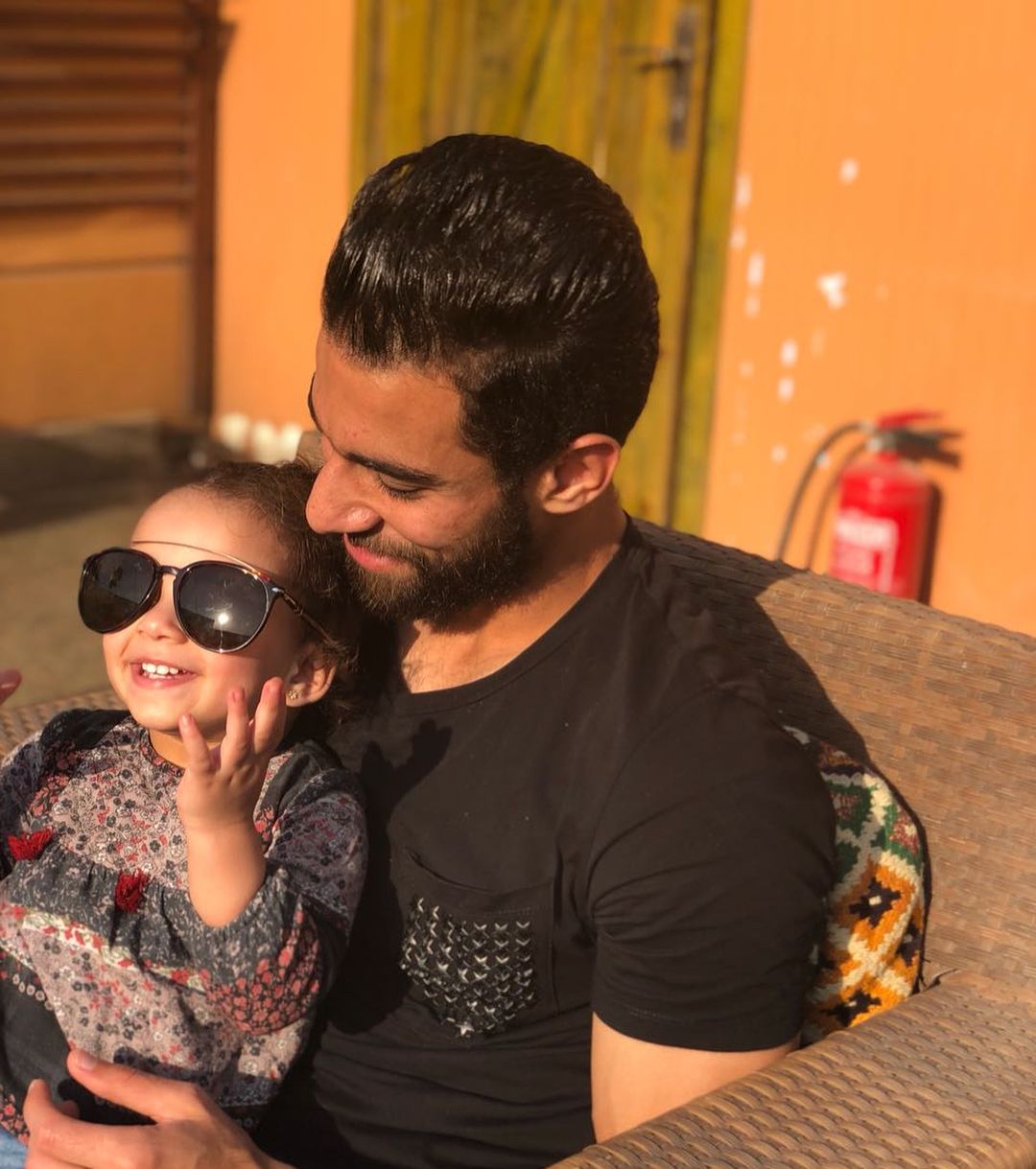 عمرو السولية و ليلى بالنظارة الشمسية