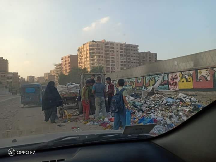 القمامة تحاصر شوارع مدينة السلام  (1)
