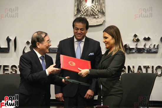  توقيع مصر والصين  الخطابات المتبادلة لمنحة تنفيذ مشروع إنشاء القمر الصناعى مصر -سات 2 (4)