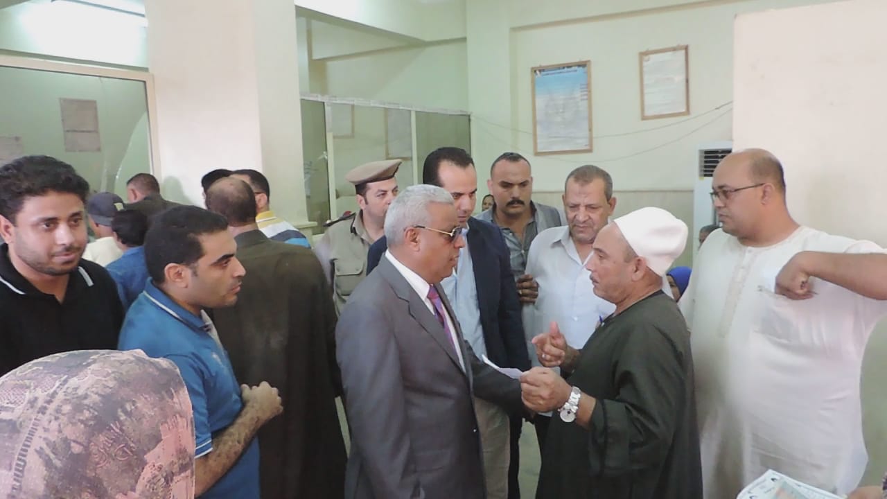 مدير امن كفر الشيخ يستمع للمواطنين بالسجل المدني
