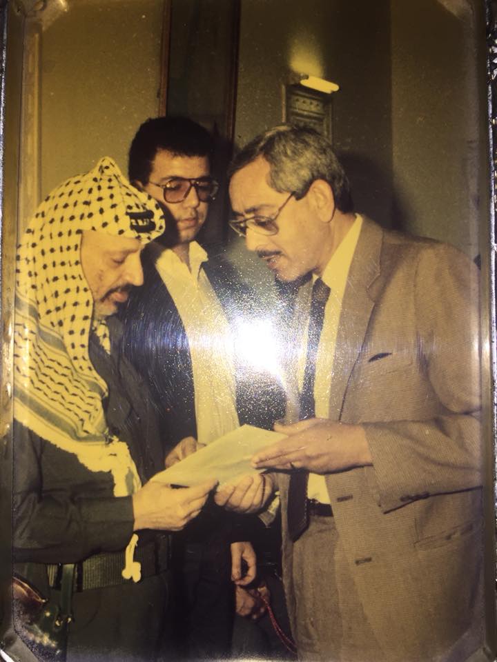السفير على النجاري مع الرئيس الفلسطينى الراحل ياسر عرفات