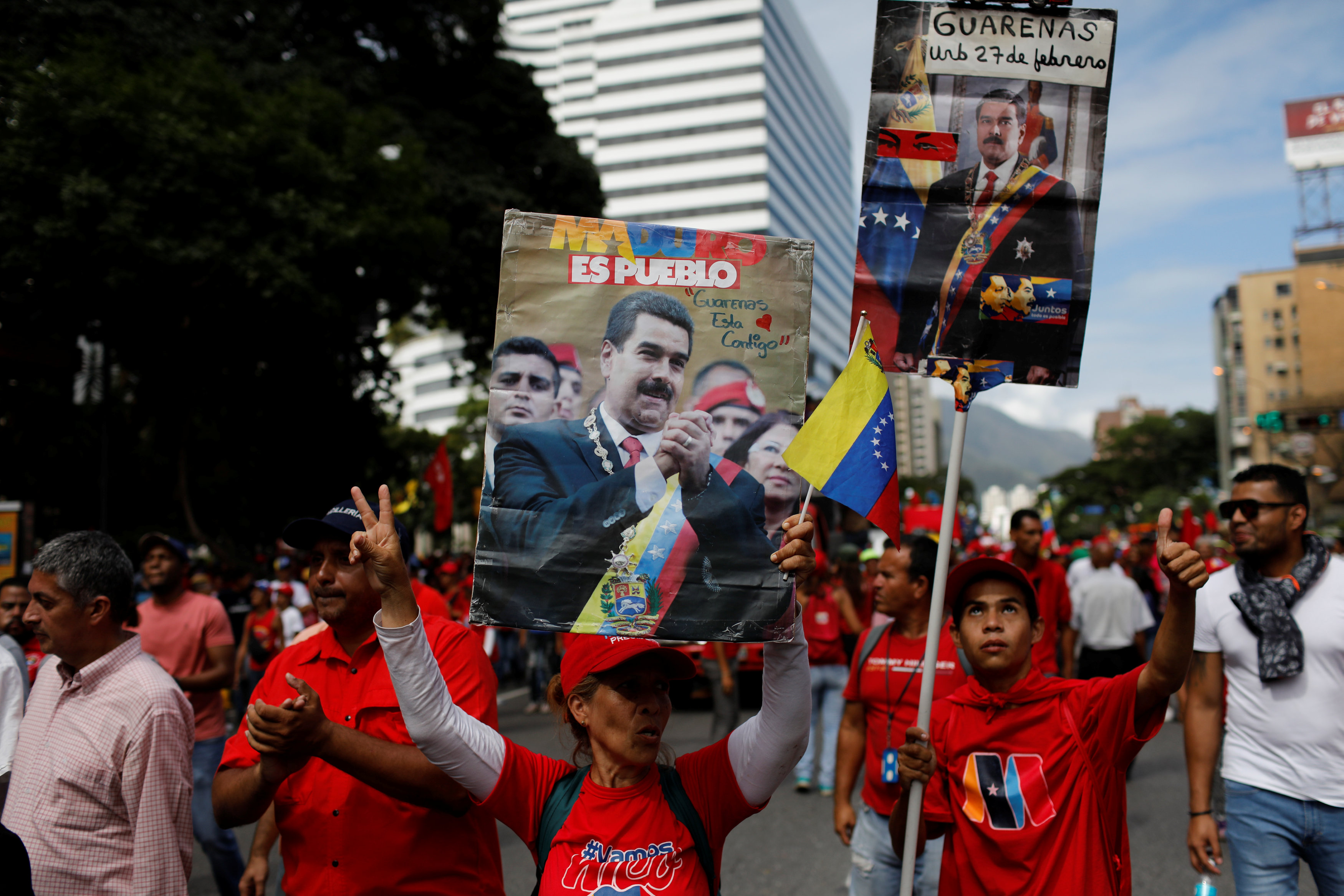 الفنزويليون يتظاهرون دعما لمادورو 