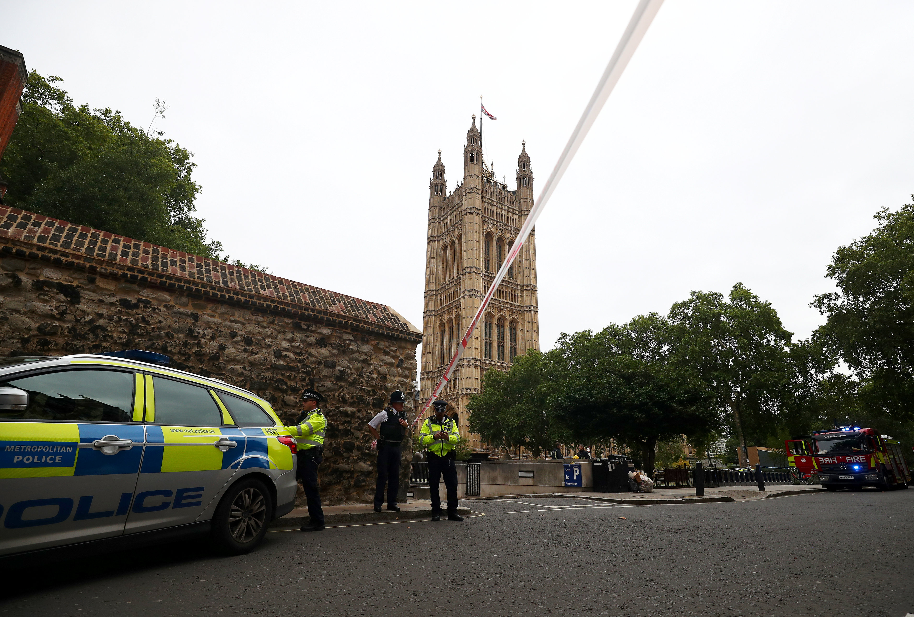 شرطة بريطانيا أمام مقر البرلمان