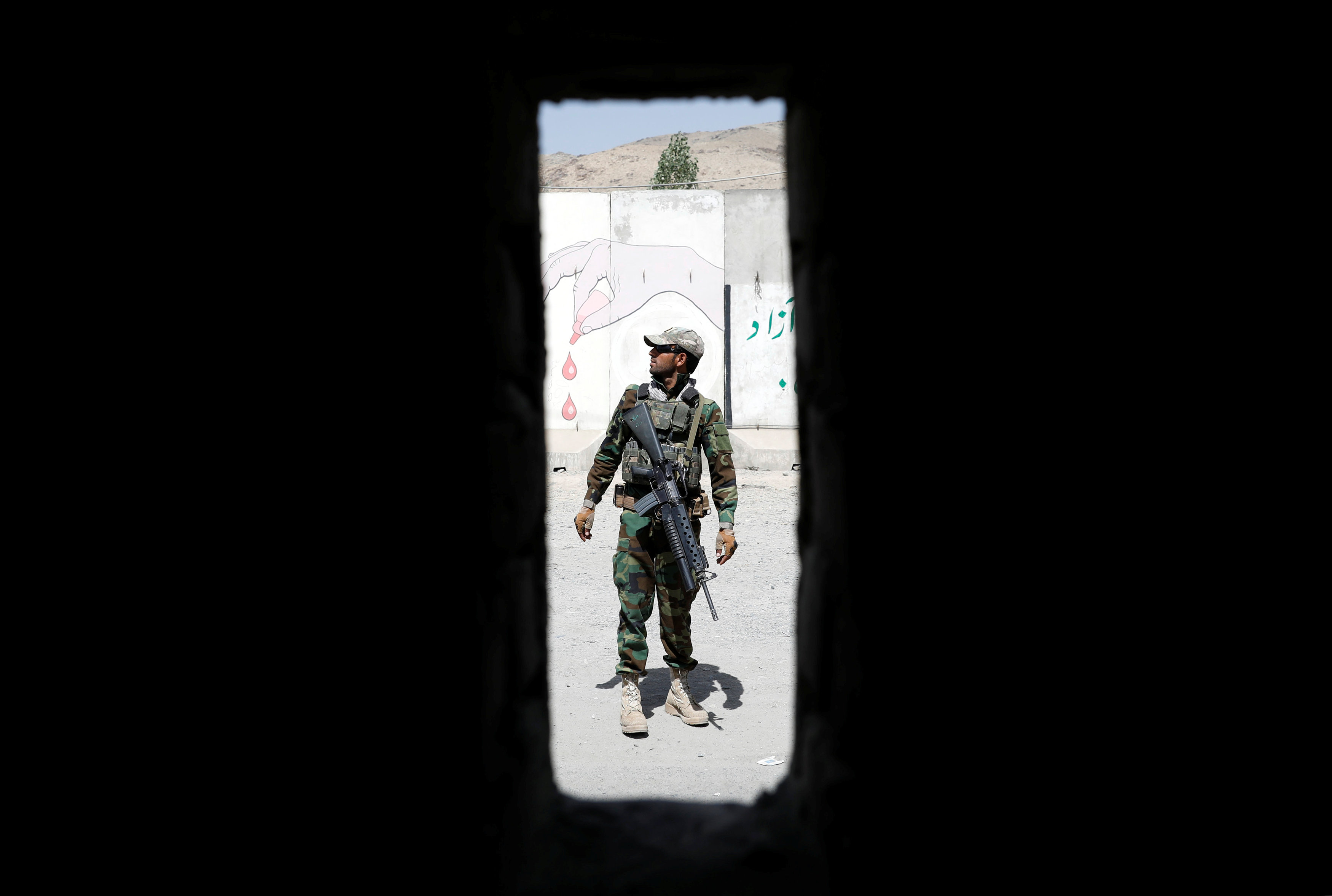 	جندي أفغانى فى كابول