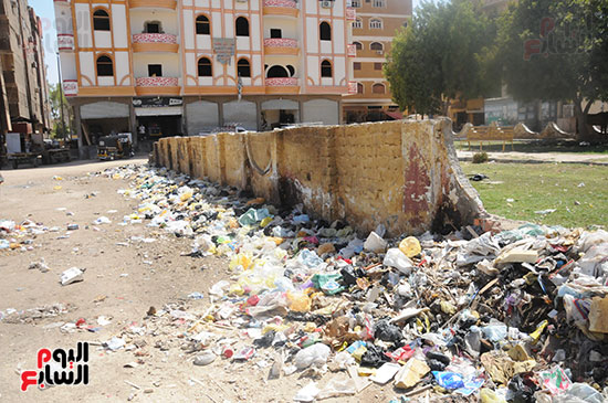 منطقة سوق الجمعة قبل عمليات رفع القمامة منها 