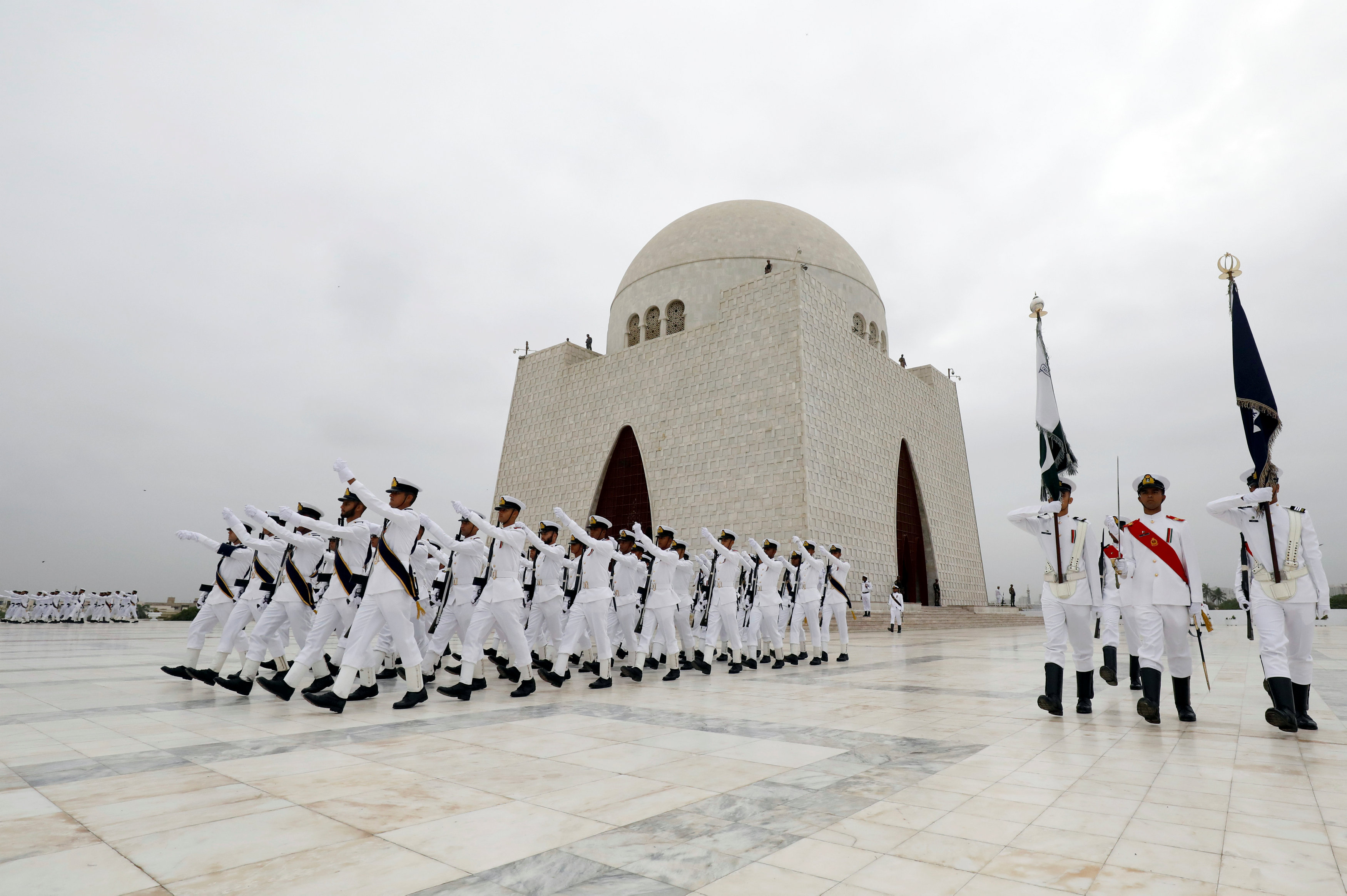 	البحرية الباكستانية في ضريح محمد على جناح فى كراتشى