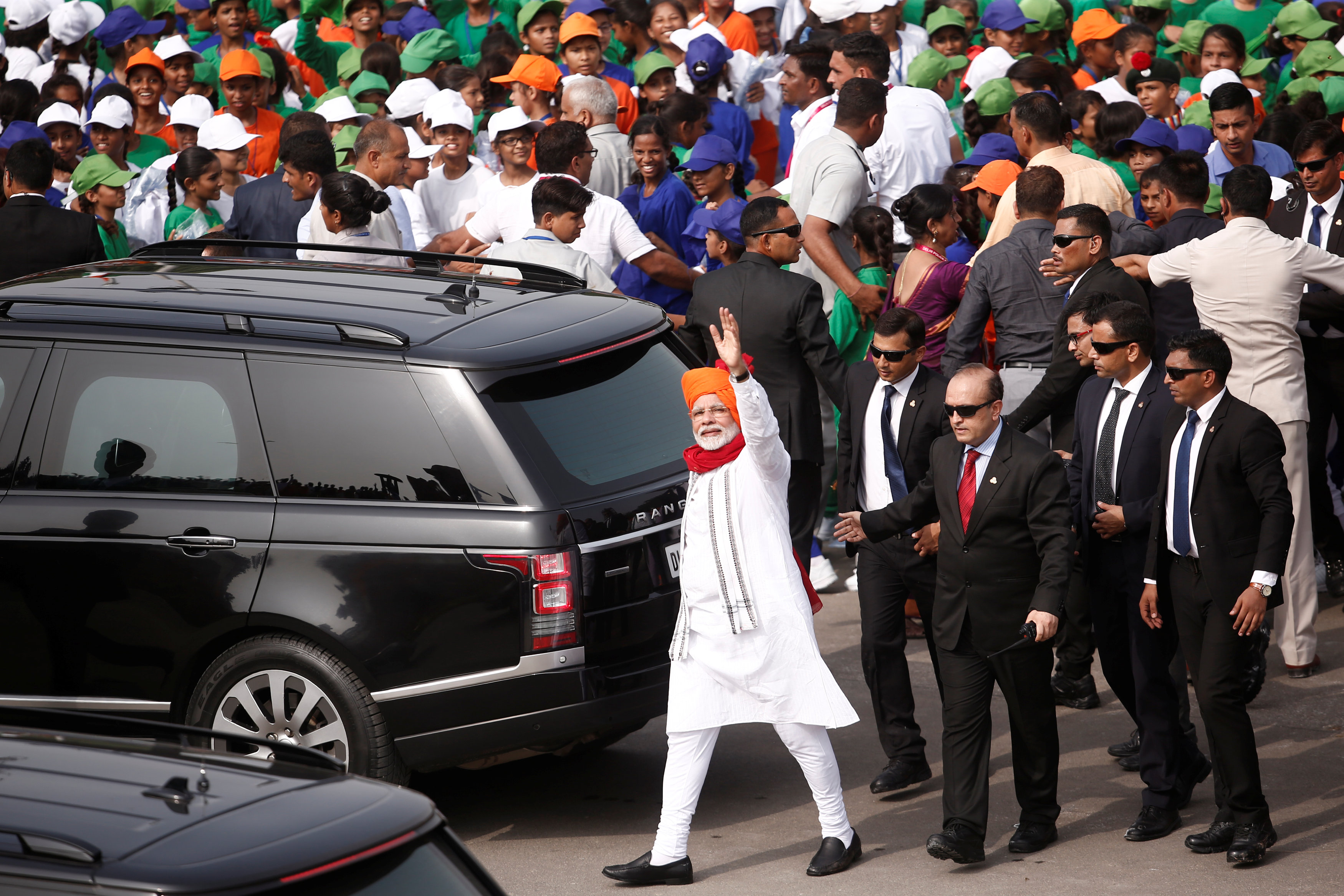 رئيس وزراء الهند يحيى الجماهير فى يوم الاستقلال