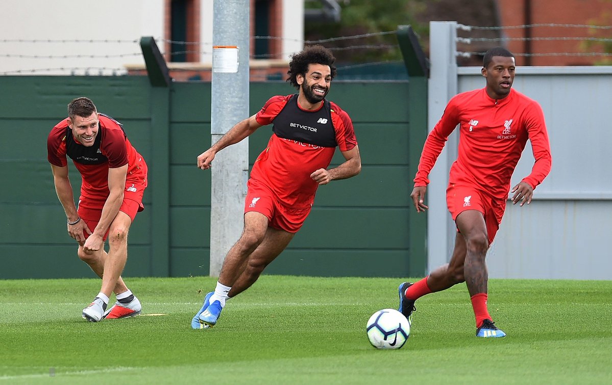 صلاح يمر بالكرة