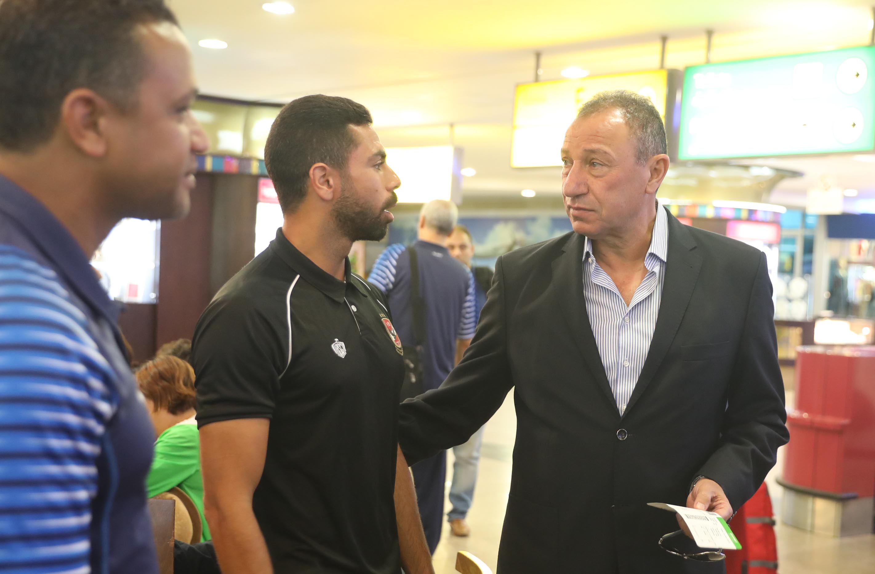 الخطيب يطمئن على أحمد فتحى