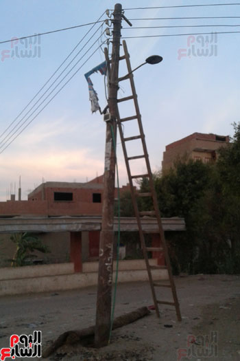 أعمدة الكهرباء بقرية الهماص بسوهاج (3)