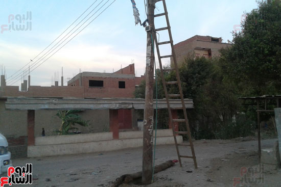 أعمدة الكهرباء بقرية الهماص بسوهاج (4)