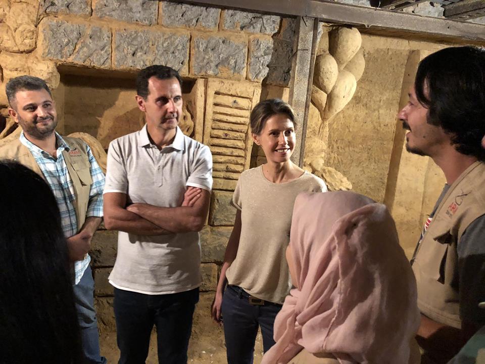 فنان سورى يتحدث مع الرئيس الأسد داخل النفق المحرر