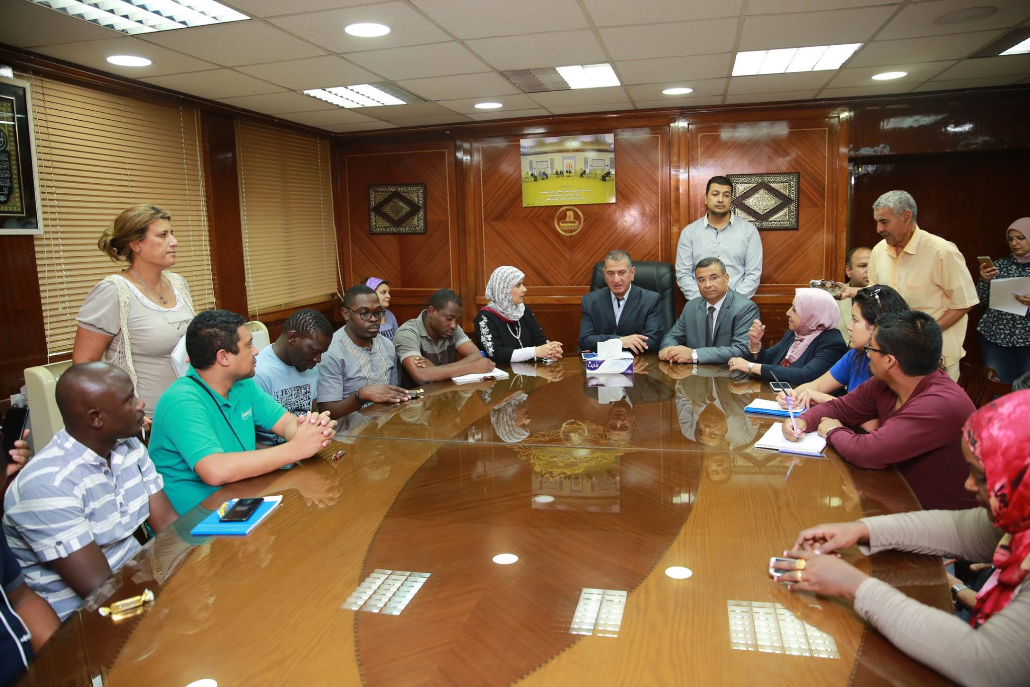 محافظ كفر الشيخ يجتمع بأعضاء الوفد