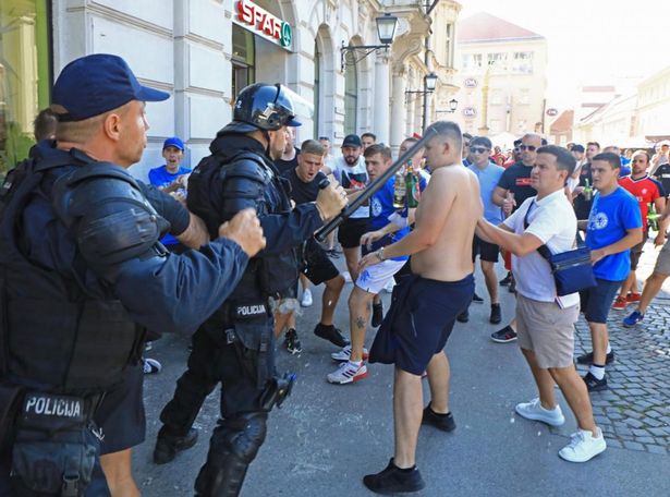 اشتباكات الشرطة السلوفينية وجماهير رينجرز (2)