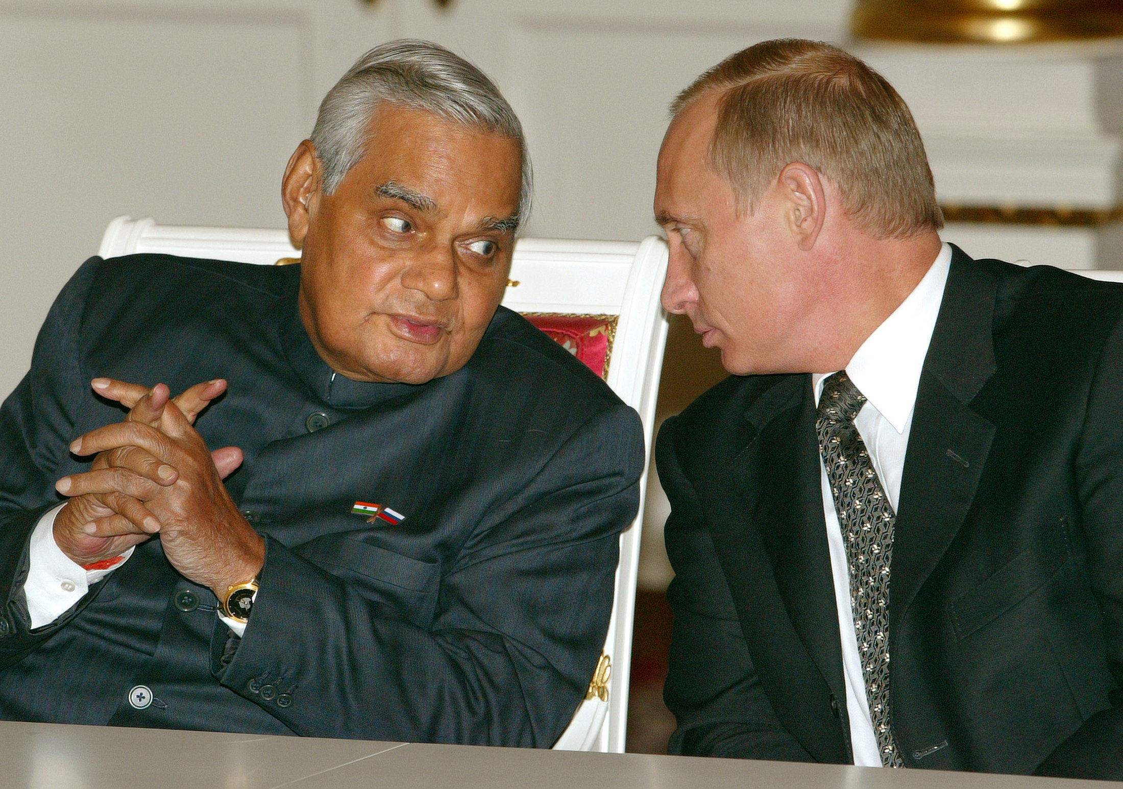رئيس الوزراء الهند السابق وفلاديمير بوتين الرئيس الروسى
