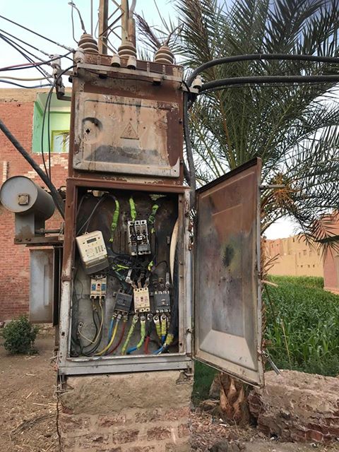 محول كهرباء متهالك يعرض أرواح سكان مركز المنشاة بسوهاج للخطر  (3)