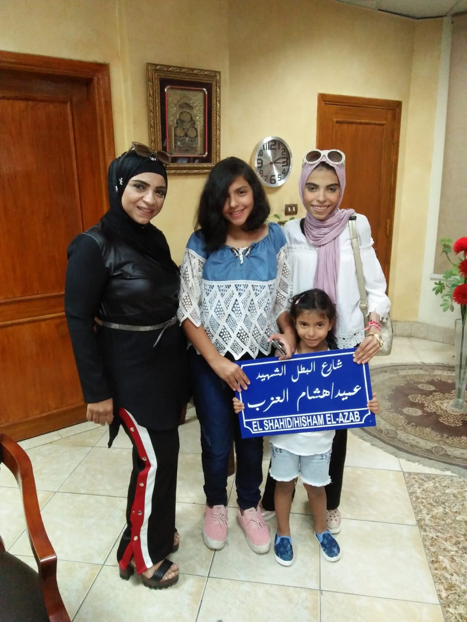 3 أسرة الشهيد هشام العزب