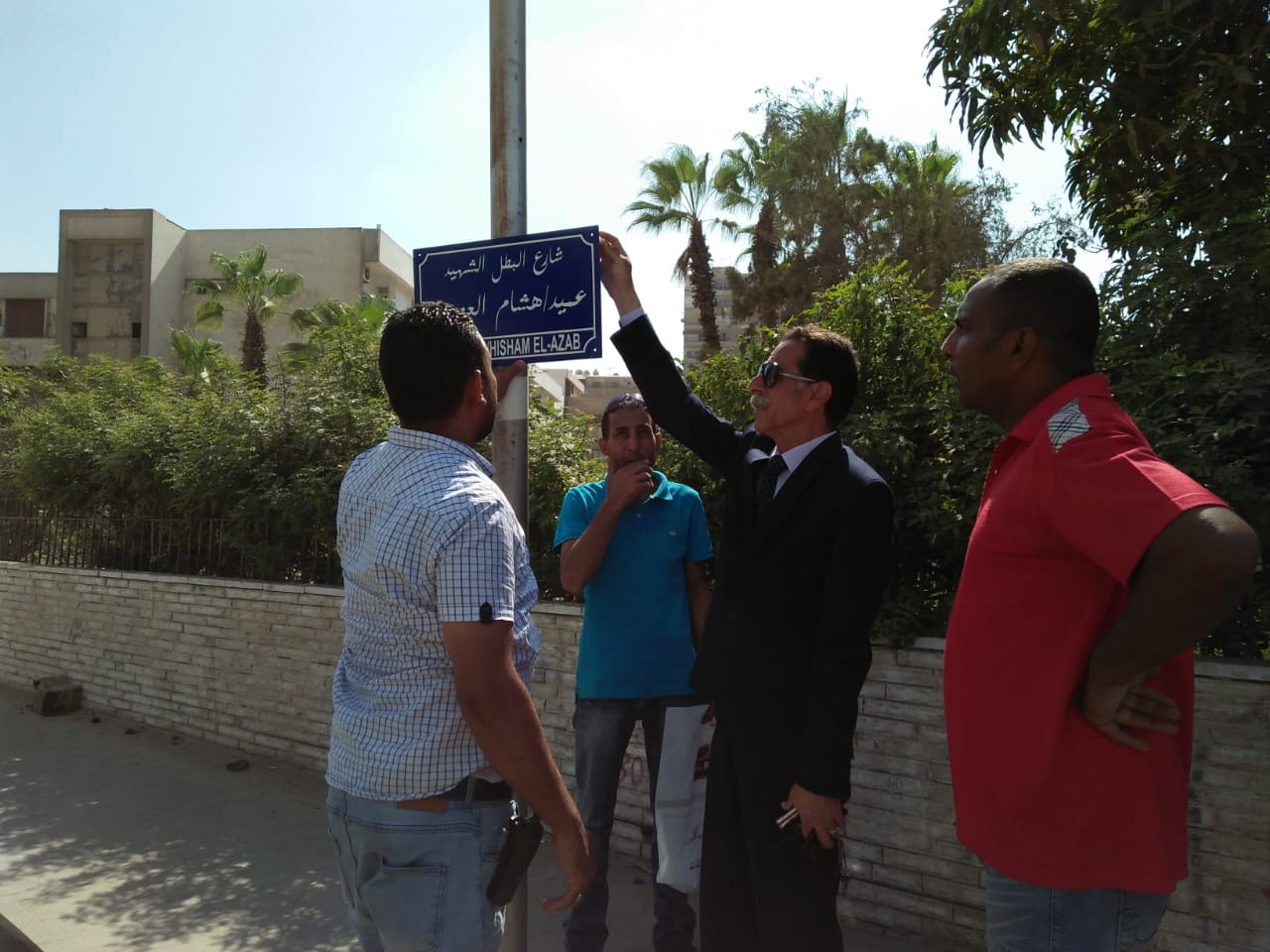 9 اللواء خالد عقل يشارك فى تعليق لافتة شارع الشهيد هشام العزب
