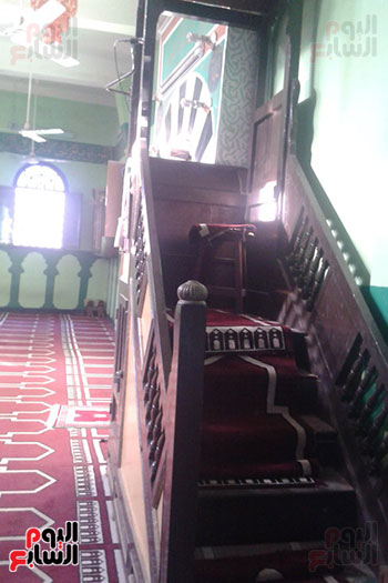 المنبر الخشبى الذى تم وضعه فى المسجد فى بداية الإنشاء