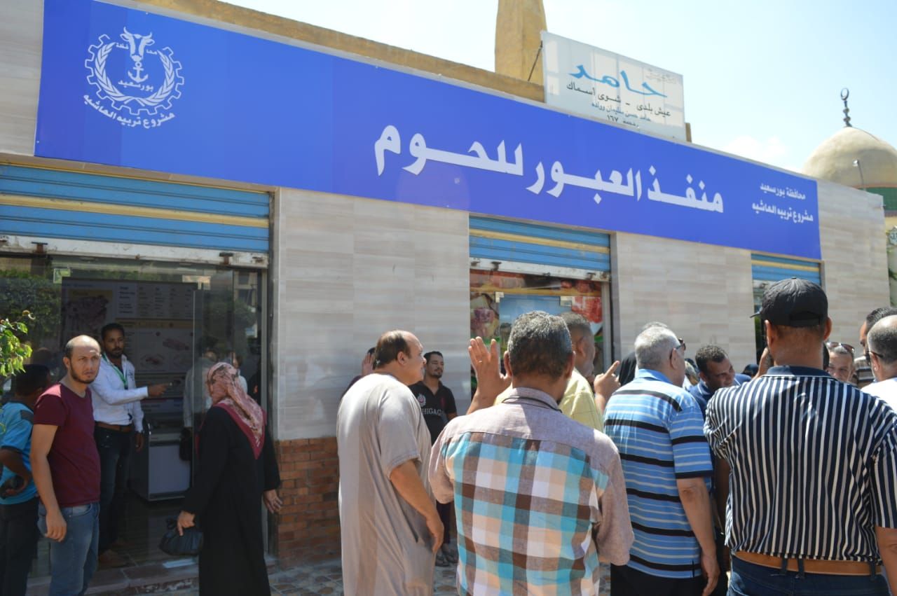 محافظ بورسعيد يفتتح منفذ جديد لتوزيع اللحوم ببورفؤاد  (2)