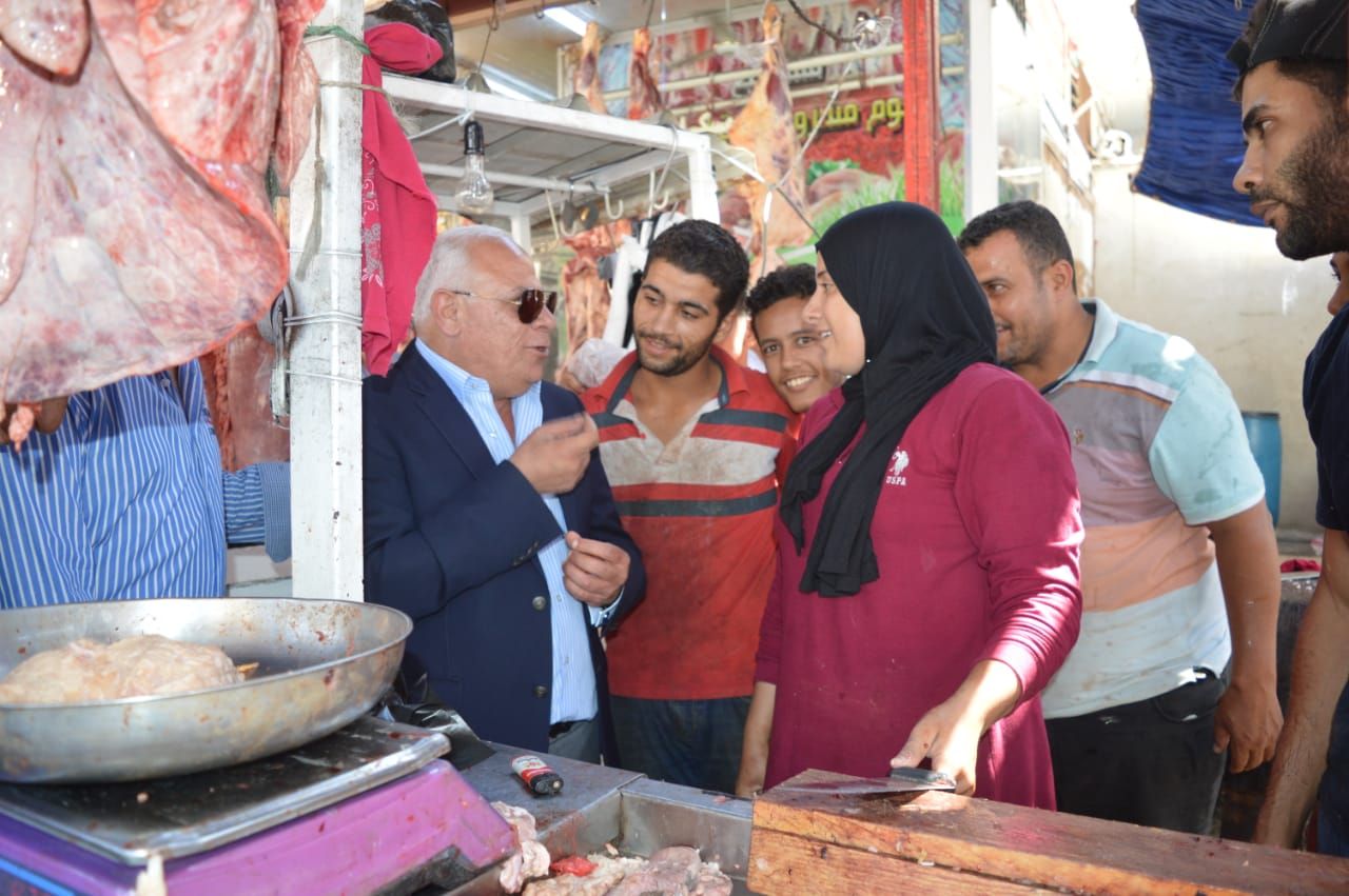 محافظ بورسعيد يفتتح منفذ جديد لتوزيع اللحوم ببورفؤاد  (5)